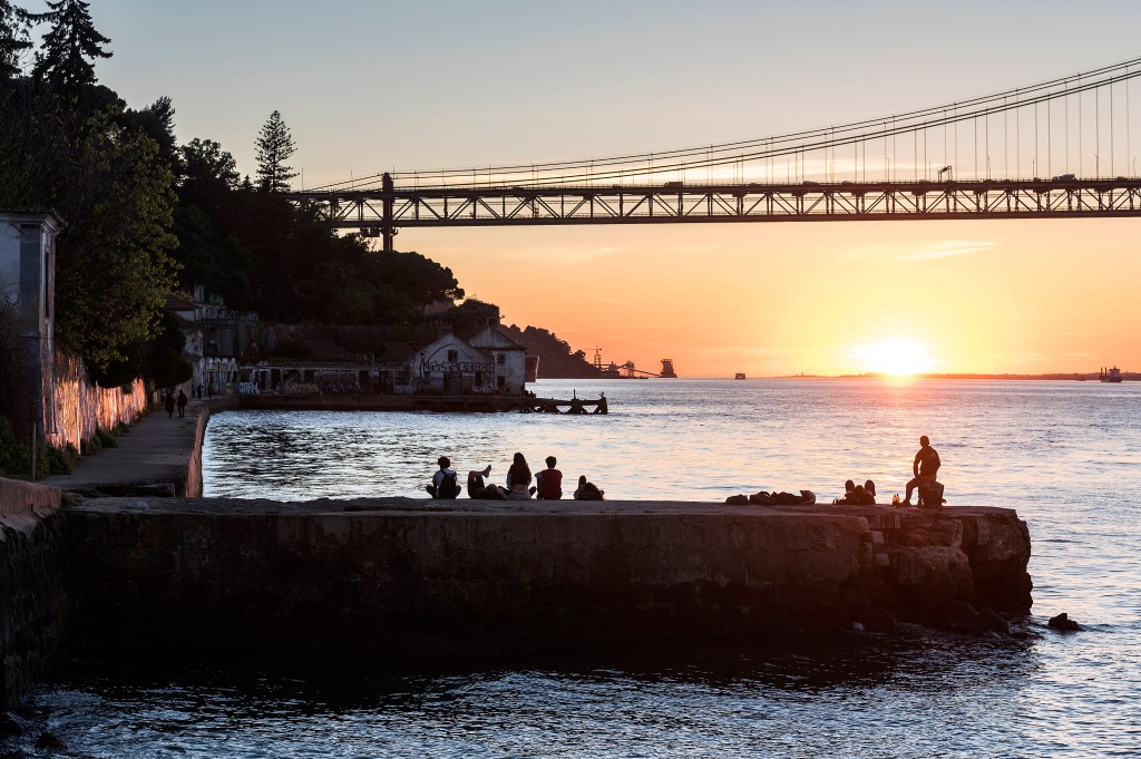 “Desconfinar ao Ocaso – Deconfinement at Sunset”