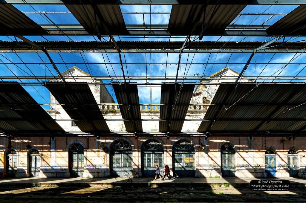 Luz e sombra na velha estação – Light and shadow in the old&nbsp;station
