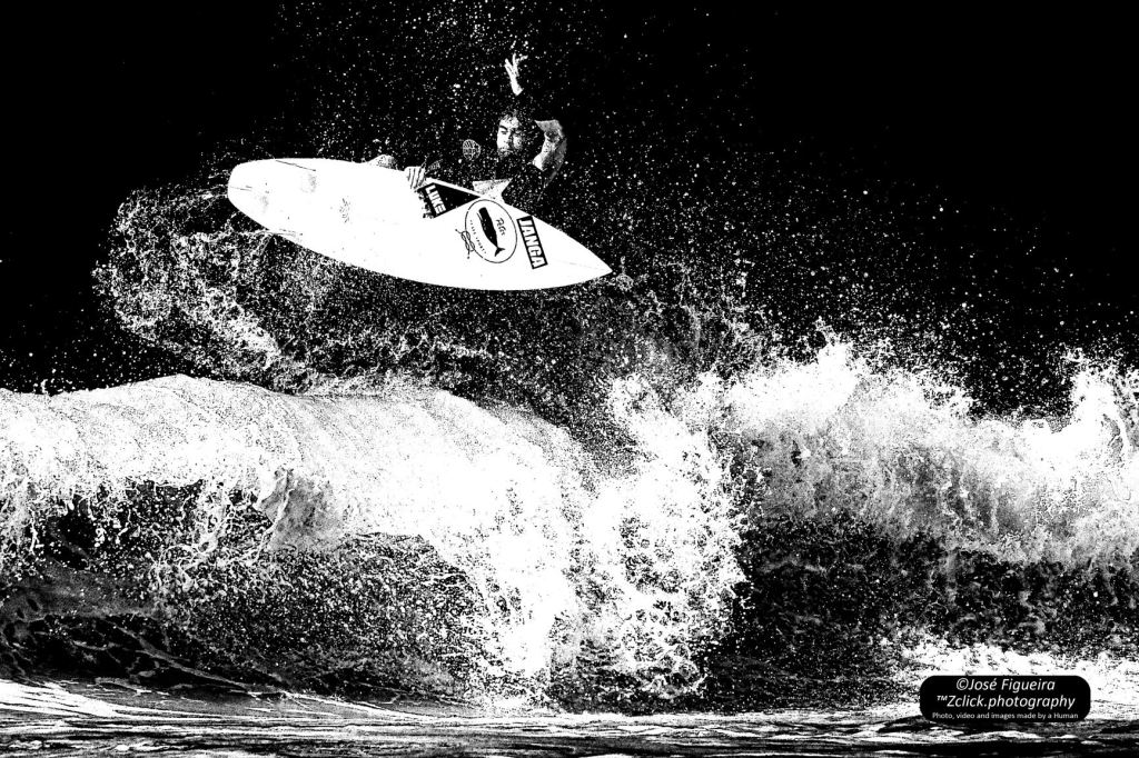 Surf e bodyboard a preto e branco – Surfing and bodyboarding in black and&nbsp;white