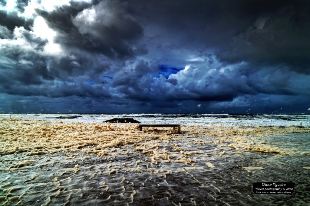 Dias de Tempestade – Stormy&nbsp;Days